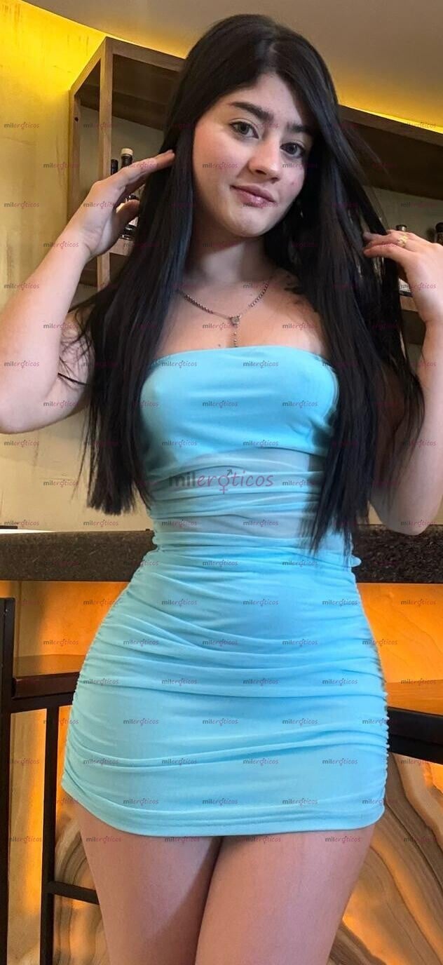FOTOS DE MOR ESTA CHAPARRITA PARCERITA LLEGO PARA SER FOLLADA