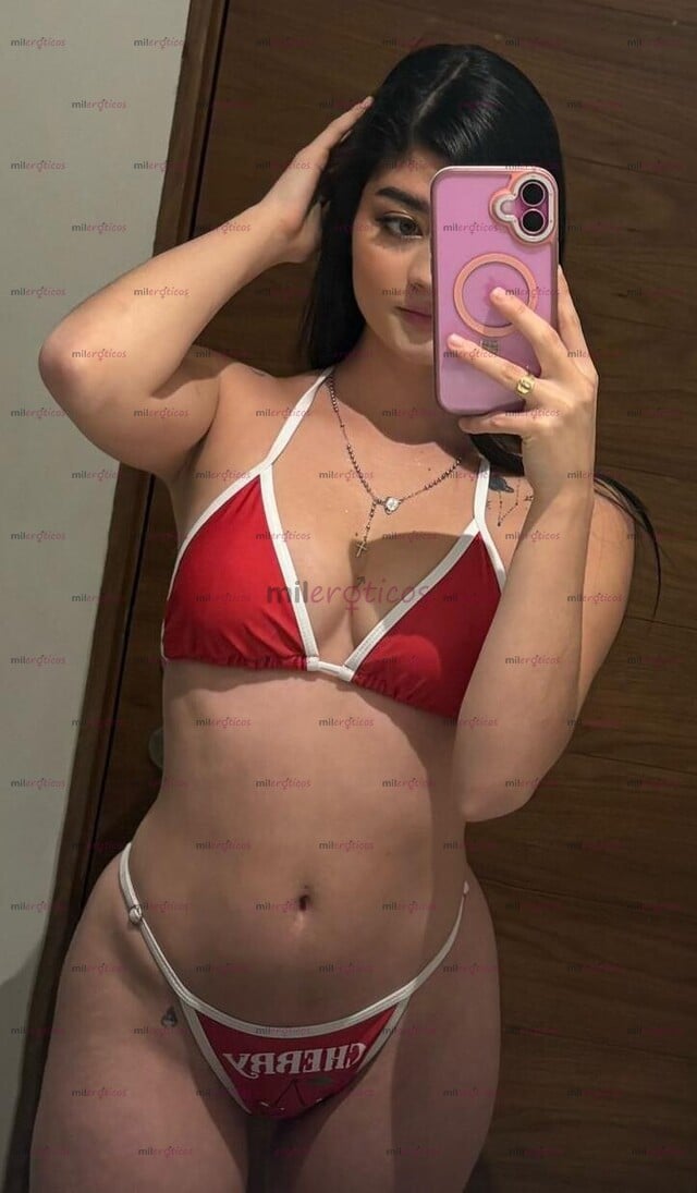 FOTOS DE MOR ESTA CHAPARRITA PARCERITA LLEGO PARA SER FOLLADA