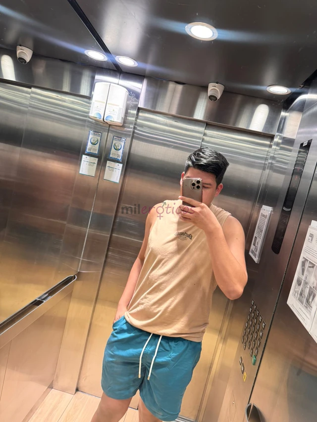 Hola soy antonio chico morboso flakito culon de buen cuerpo ricoo estoy en tu cuidad con lugar discreto con ganas de darte el mejor soy versatil tambi...