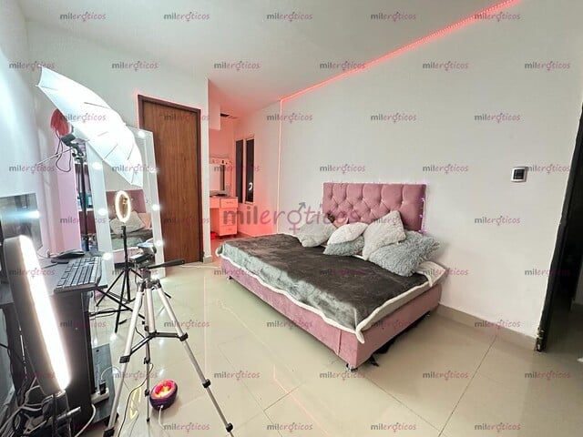 FOTOS DE ALQUILER DE HABITACIONES EQUIPADAS PARA STREAMING Y WEBCAMS