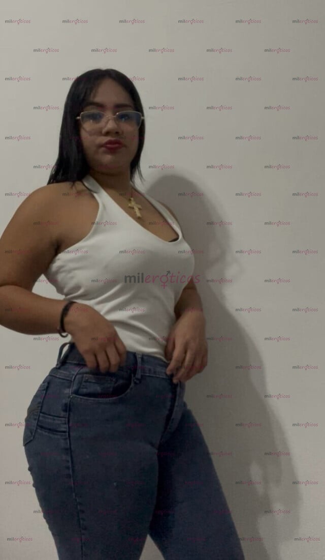 FOTOS DE CHICA ARDIENTE Y SENSUAL JOVEN Y COMPLACIENTE
