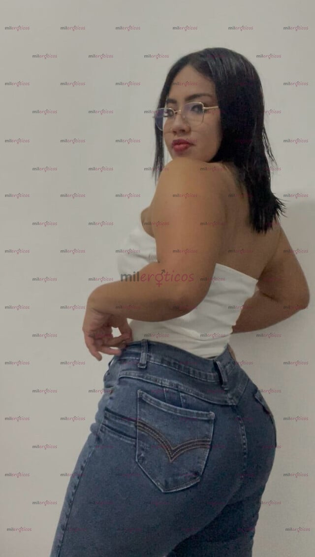 FOTOS DE CHICA ARDIENTE Y SENSUAL JOVEN Y COMPLACIENTE