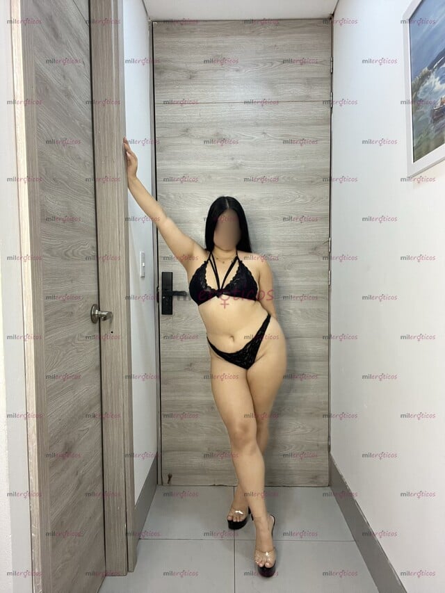 FOTOS DE CHICA DE CABELLO LARGO, CARIÑOSA DE PIEL SUAVE MUY FEMENINA
