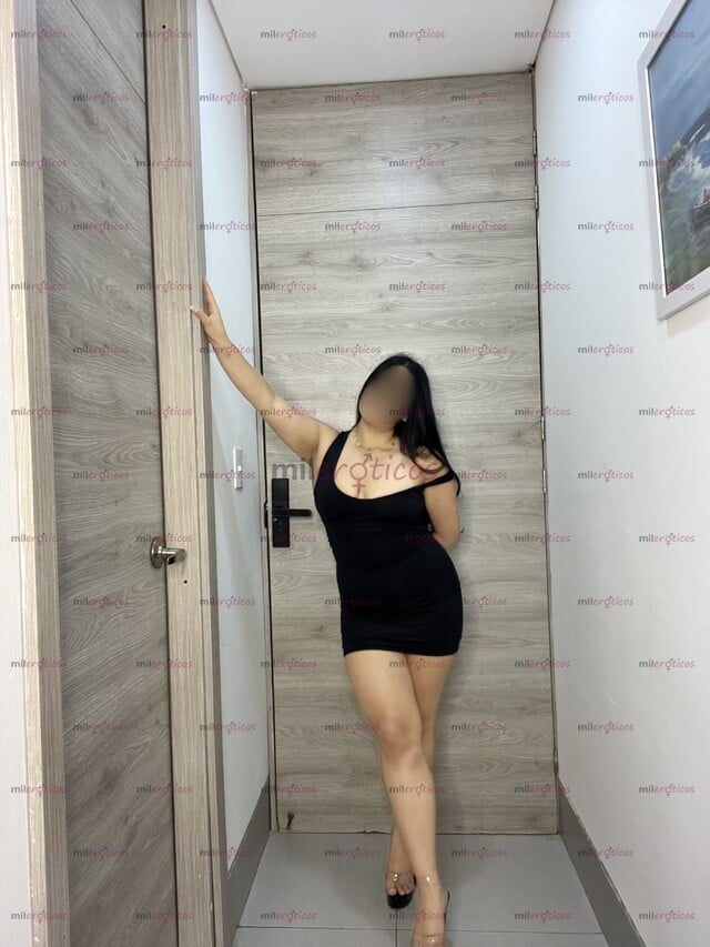 FOTOS DE CHICA DE CABELLO LARGO, CARIÑOSA DE PIEL SUAVE MUY FEMENINA