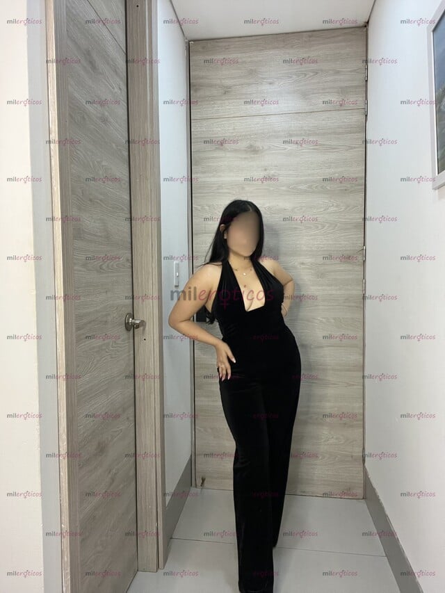 FOTOS DE CHICA DE CABELLO LARGO, CARIÑOSA DE PIEL SUAVE MUY FEMENINA