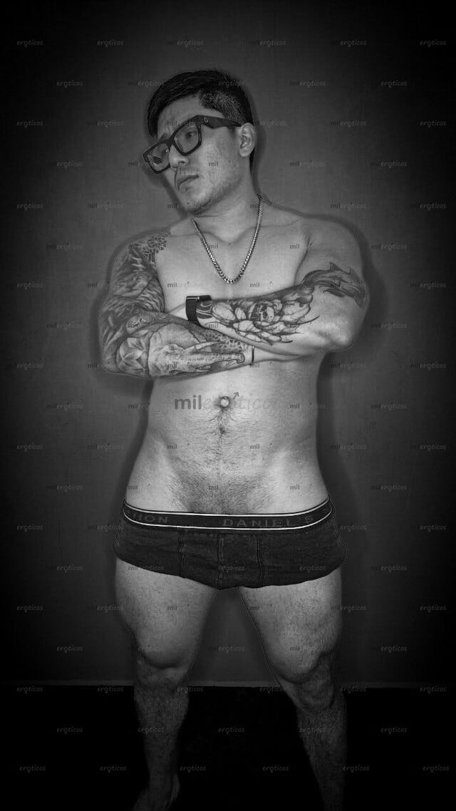 FOTOS DE HOMBRE JOVEN BUEN FISICO TATUADO PARA ATENDERTE O ACOMPAÑARTE A ALGUN EVENTO