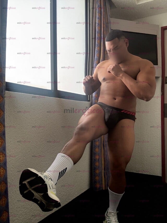FOTOS DE FUTBOLISTA!! DOTADO PIERNÓN MASCULINO MORENO MASAJISTA PENETRANTE