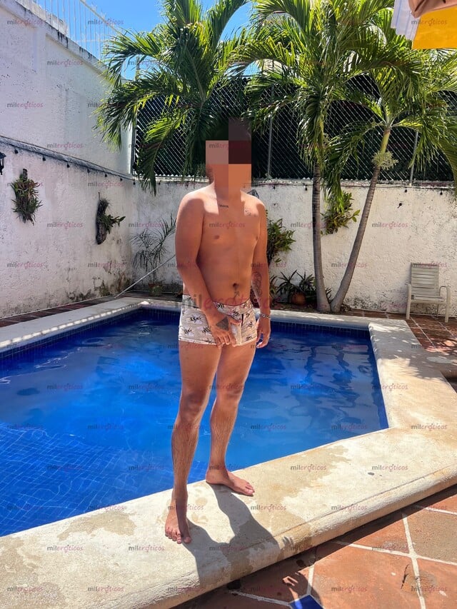 FOTOS DE BARBERO EROTICO CUENTO CON ESTUDIO LIMPIO Y COMODIDAD