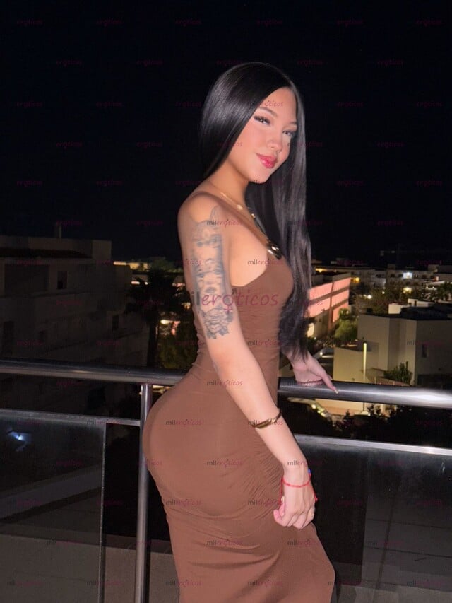 FOTOS DE HERMOSA JOVENCITA FACA PELINEGRA JUGUETONA Y COMPLACIENTE