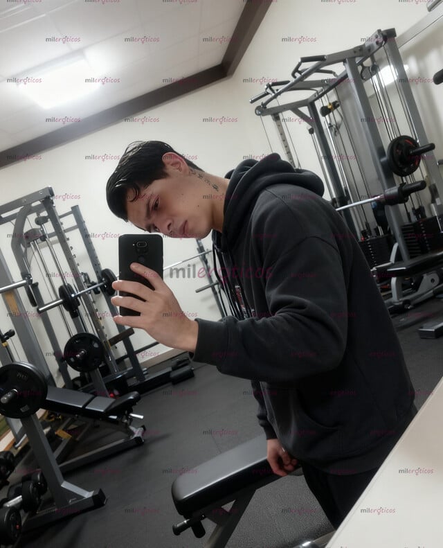 FOTOS DE HOMBRE JOVEN OFRECE SERVICIO A MUJERES DISCRECIÓN TOTAL