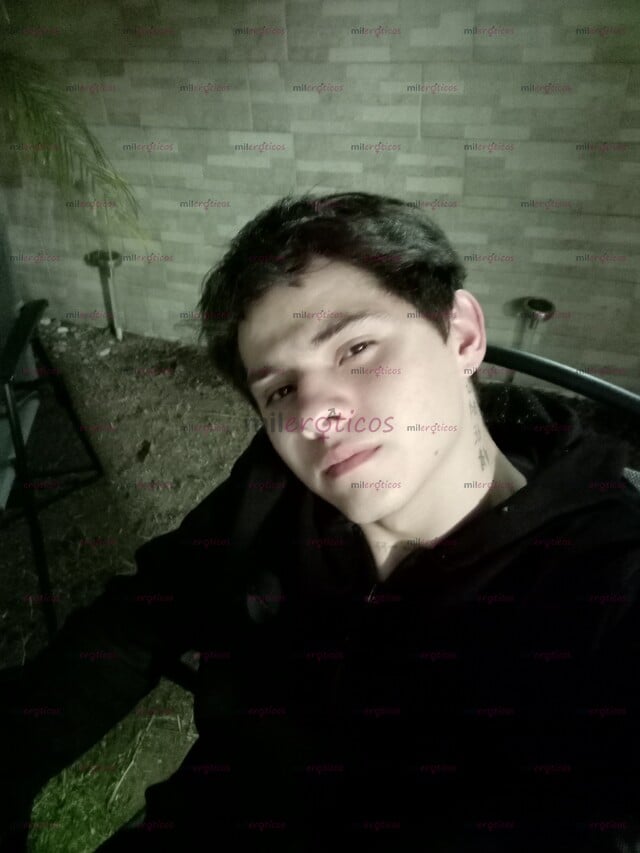 FOTOS DE HOMBRE JOVEN OFRECE SERVICIO A MUJERES DISCRECIÓN TOTAL