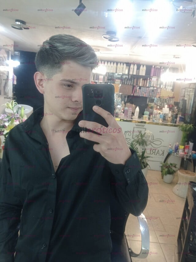 FOTOS DE HOMBRE JOVEN OFRECE SERVICIO A MUJERES DISCRECIÓN TOTAL