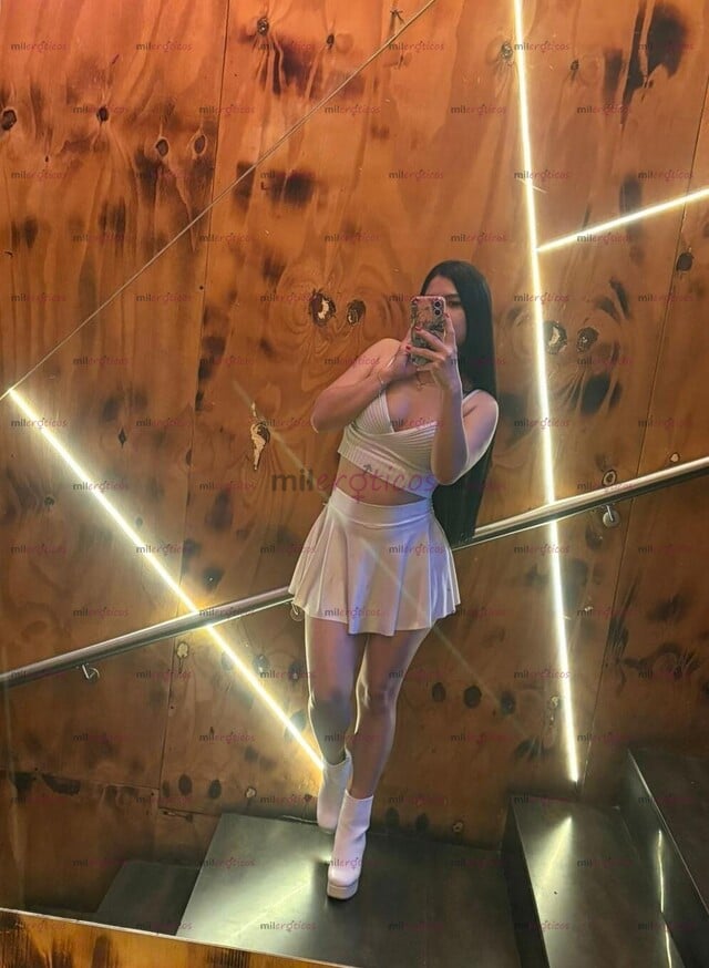 FOTOS DE LISTA PARA SER TU PERRITA EN LA CAMA Y TRAGARME TODA TU LECHE PAPI