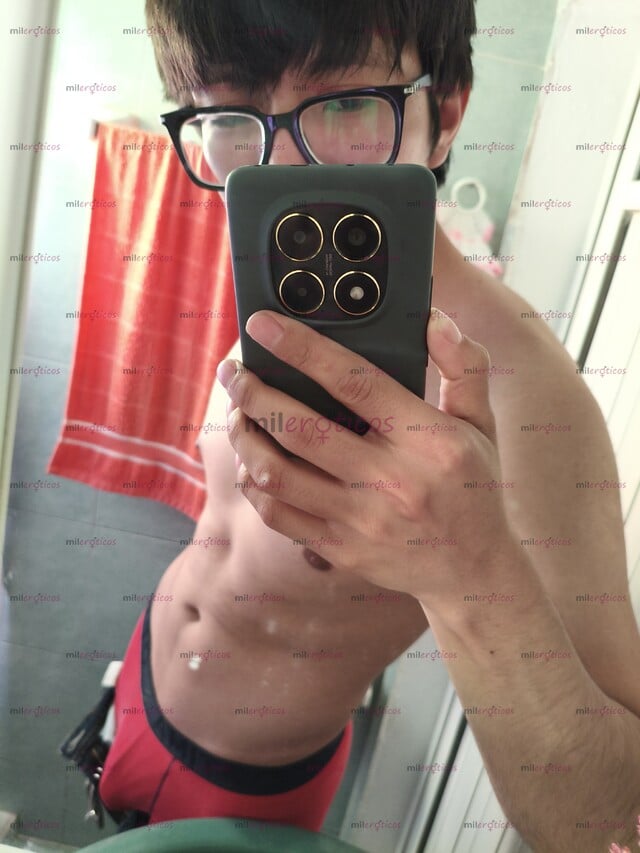 FOTOS DE CHAVITO FLACO UNIVERSITARIO QUERIENDO GANAR UN POCO DE DINERO XD