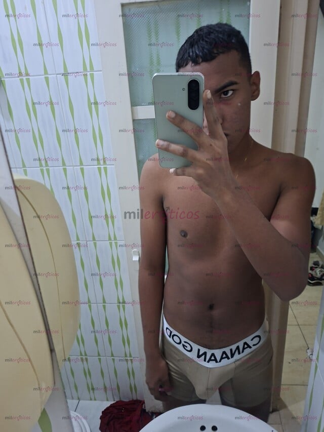FOTOS DE HOLA SOY JOSH MORENO 22CM DISPUESTO A TODO SIN TANTI COMPLIQUE ESCRIBE