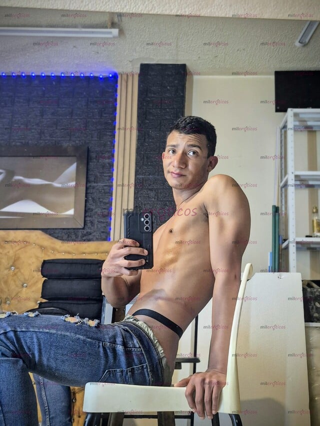 FOTOS DE CHICO JOVEN CON 20 CM DE VERGA BUSCANDO DIVERSIÓN