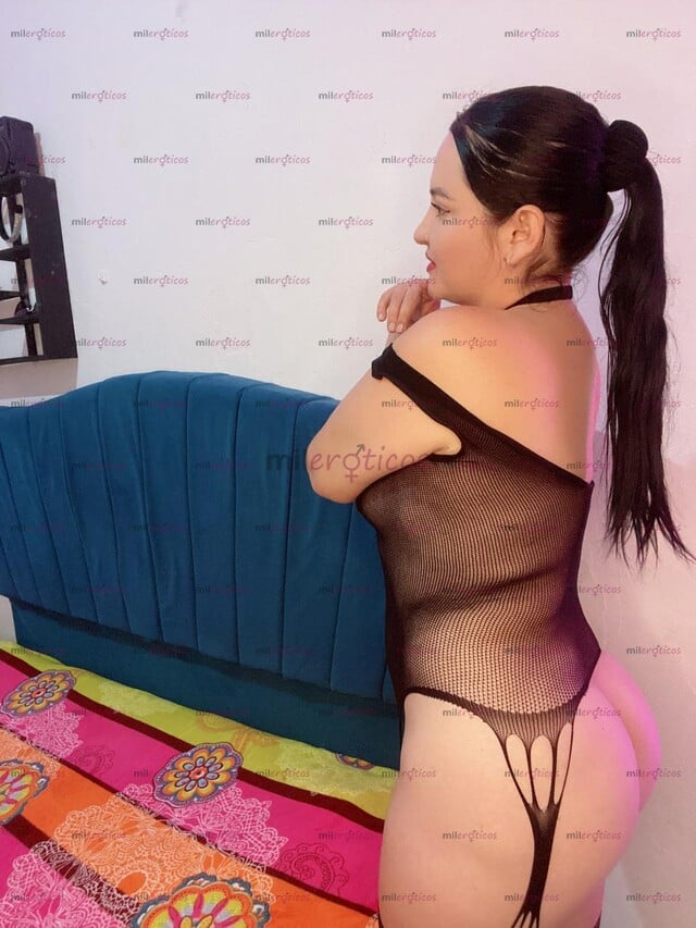 FOTOS DE SOY BELLA MODELO WEBCAM CON GANAS DE SACARTE LA LECHE AMOR