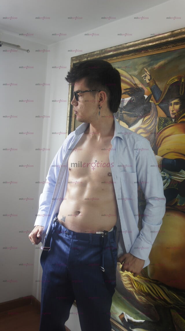 FOTOS DE PASIVO DELGADO CON SITIO TWINK COMPLACIENTE