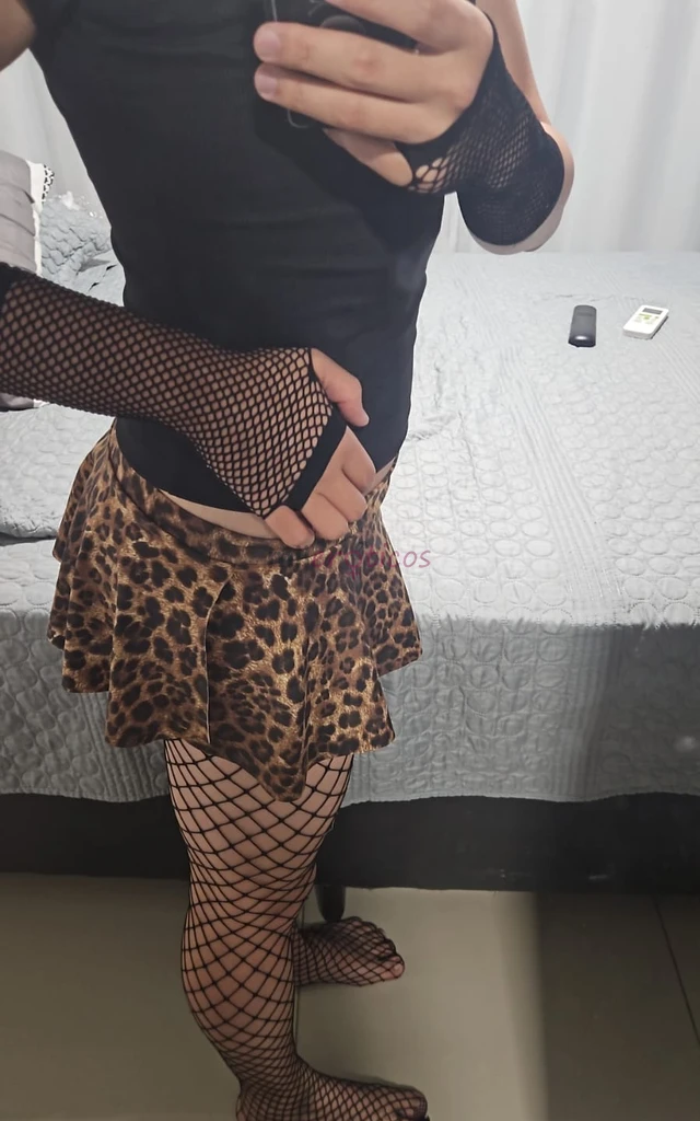 Mamada gostosa que sua mulher namorada nao faz engulo o pau inteiro e mamo ate ganhar leitinho na garganta recebo no meu local discreto e sigiloso pra...
