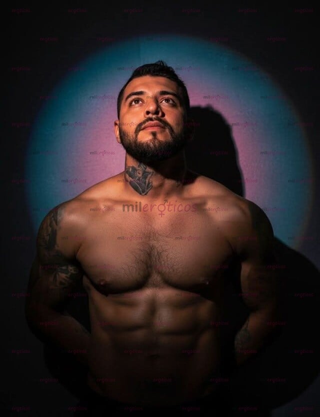 FOTOS DE MORENO VARONIL MUY NALGON, MUY VERGON Y TATUADO