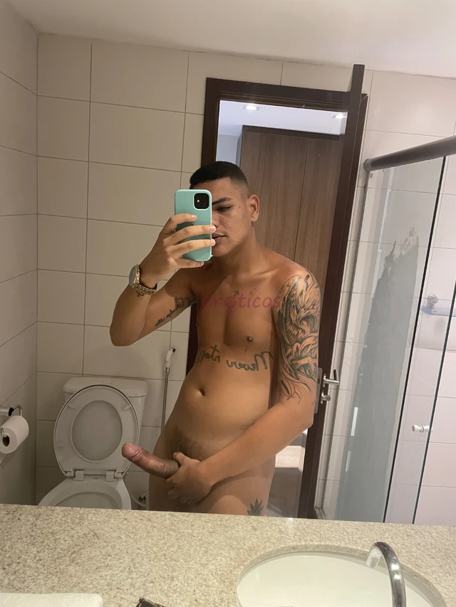 Moreno alto 23 anos presenca forte olhar marcante e atitude de homem de verdade cuido do corpo sei me portar e valorizo respeito acima de tudo sou dir...