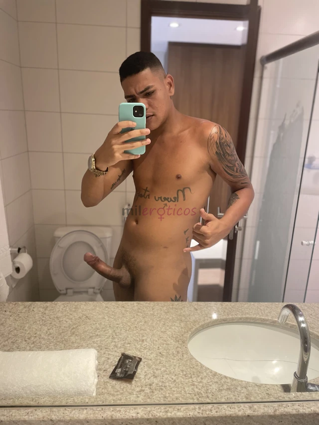 Moreno alto 23 anos presenca forte olhar marcante e atitude de homem de verdade cuido do corpo sei me portar e valorizo respeito acima de tudo sou dir...