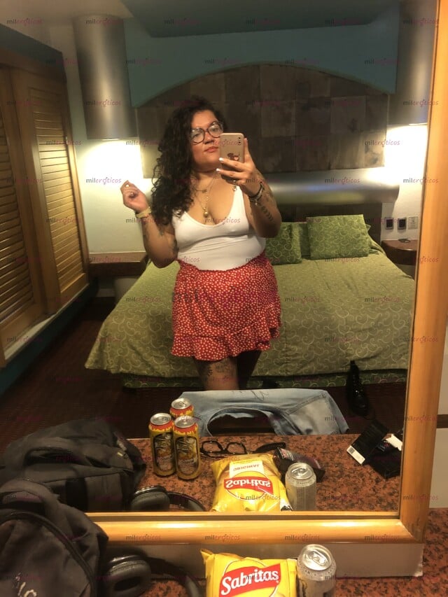 FOTOS DE MUJER MADURA DE GRANDES CURVAS CON LOS MEJORES BESOS