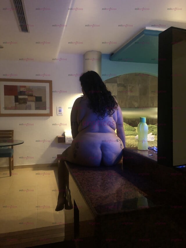 FOTOS DE MUJER MADURA DE GRANDES CURVAS CON LOS MEJORES BESOS