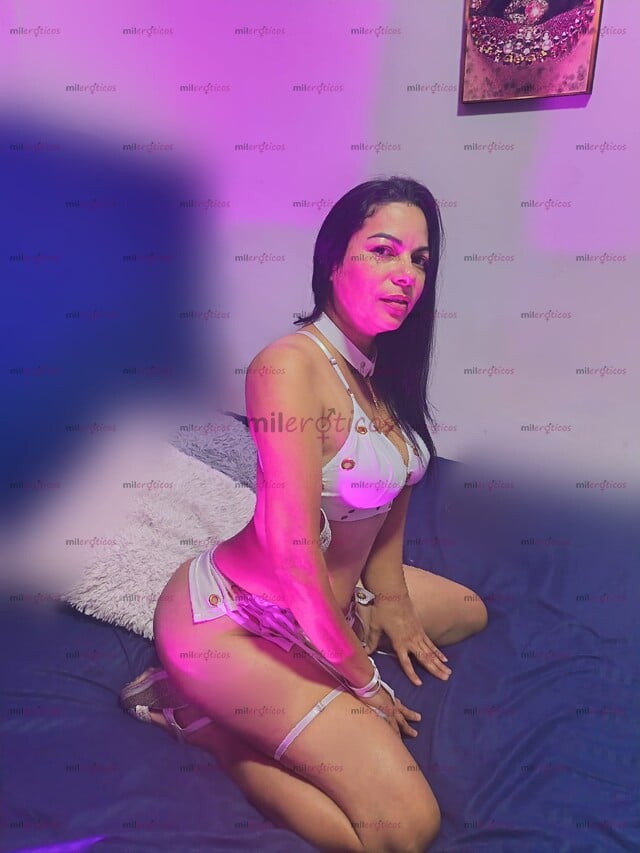 FOTOS DE CULONA . BELLA MADURITA MUY COMPLACIENTE Y ARRECHA