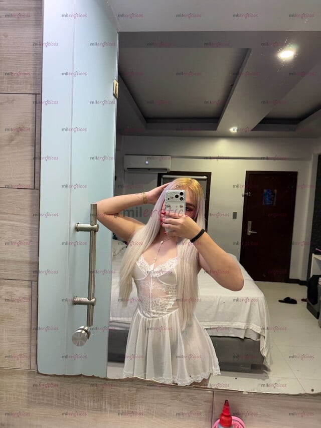 FOTOS DE TU MUÑEQUITA RUBIA FAVORITA DE LUJO, DE PASO ULTIMA NOCHE