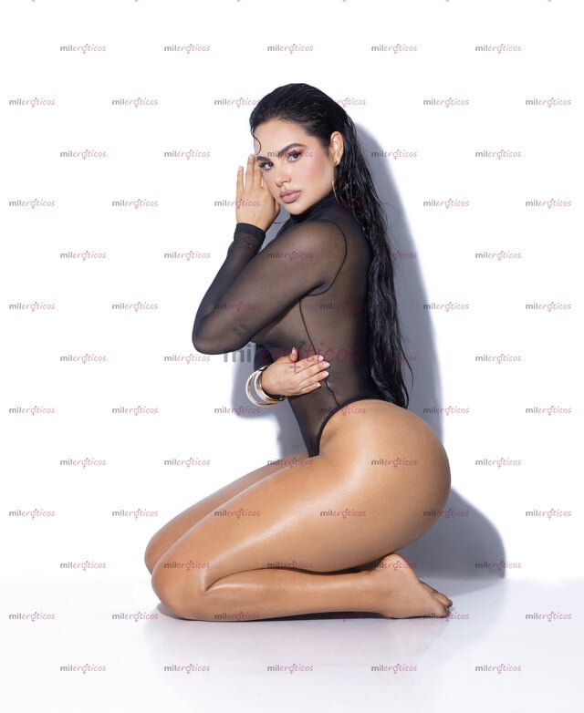 FOTOS DE MAJO TÚ PELI NEGRA CALIENTE Y SEXY COLOMBIANA