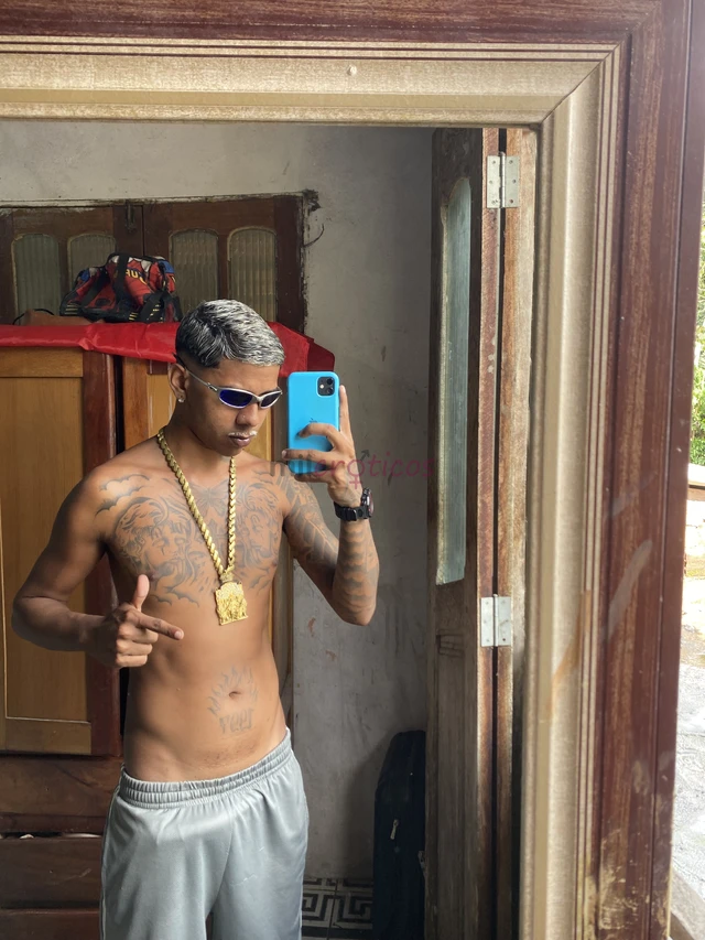 Sou cria de belem estilo hetero bi ativo adestrador de buceta e viadinho faco chamada de video e disponivelpara mais informacoes so chama no whatsapp...