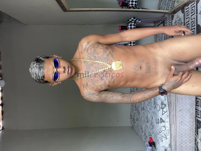 Sou cria de belem estilo hetero bi ativo adestrador de buceta e viadinho faco chamada de video e disponivelpara mais informacoes so chama no whatsapp...