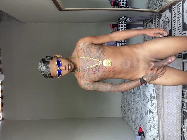 Sou cria de belem estilo hetero bi ativo adestrador de buceta e viadinho faco chamada de video e disponivelpara mais informacoes so chama no whatsapp...