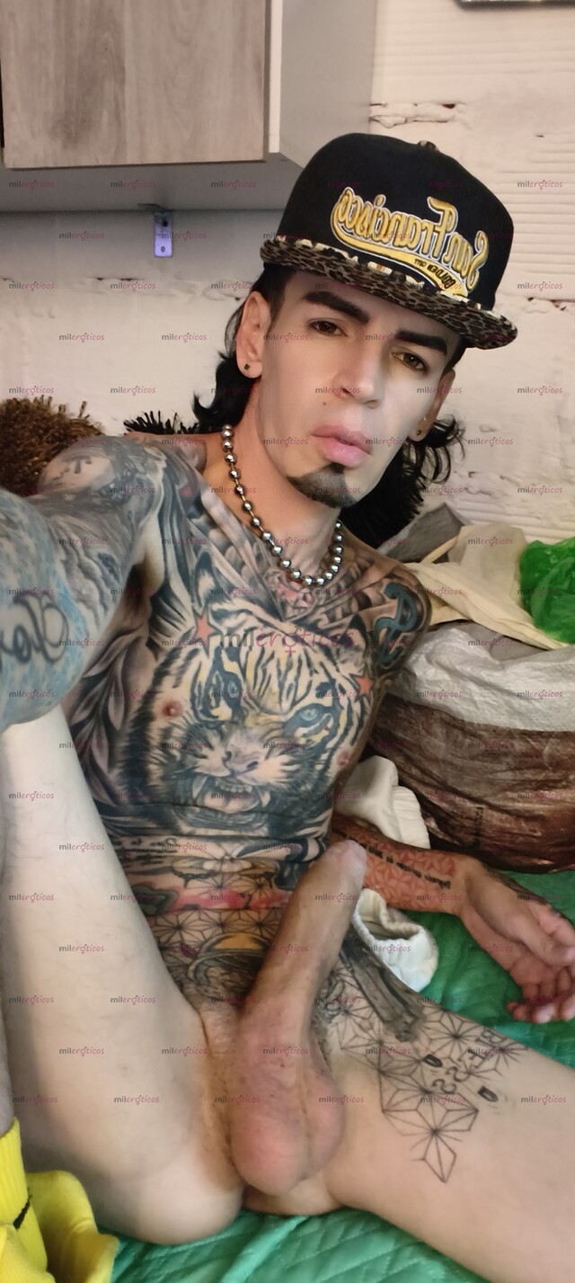 FOTOS DE FLACO VERGON ACTIVO BLANCO TATUADO CON SITIO