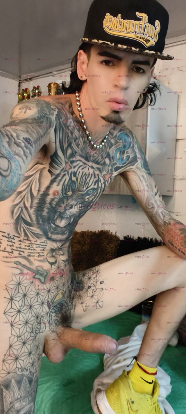 FOTOS DE FLACO VERGON ACTIVO BLANCO TATUADO CON SITIO