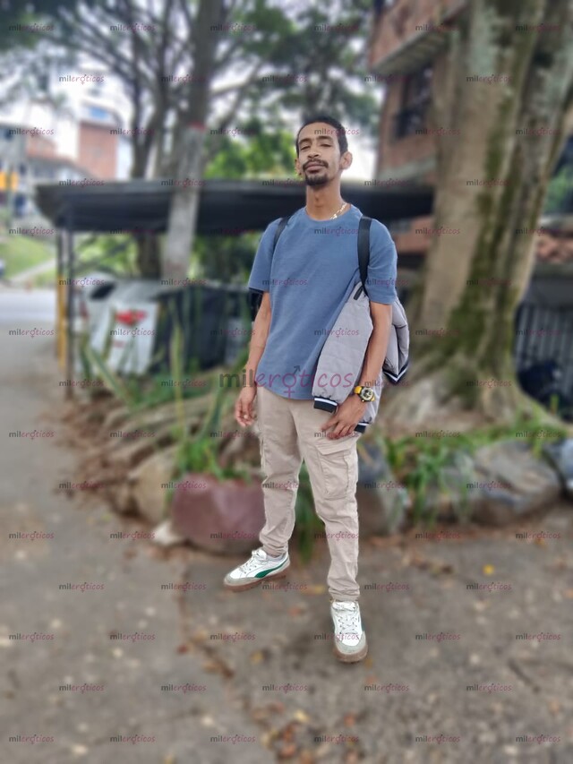 FOTOS DE MORENO BIEN DOTADO FULL ARRECHO DISPONIBLE