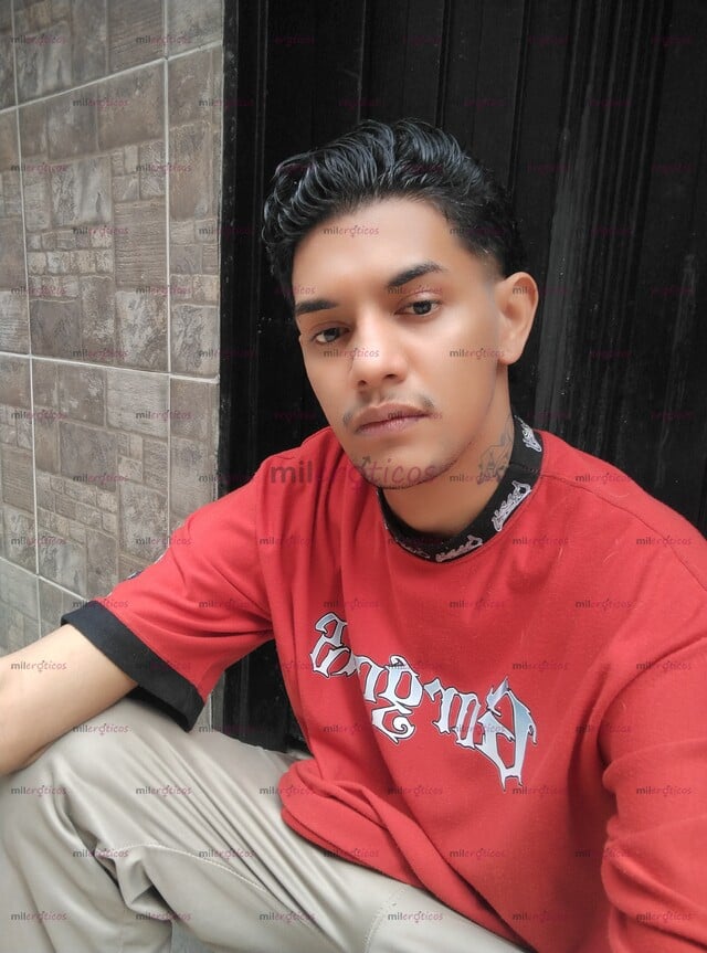 FOTOS DE VENEZOLANO SERIO DOMINANTE, CON VERGA DE 23CM