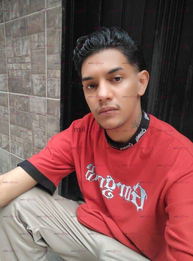 FOTOS DE VENEZOLANO SERIO DOMINANTE, CON VERGA DE 23CM