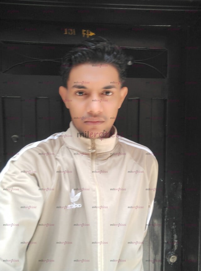 FOTOS DE VENEZOLANO SERIO DOMINANTE, CON VERGA DE 23CM