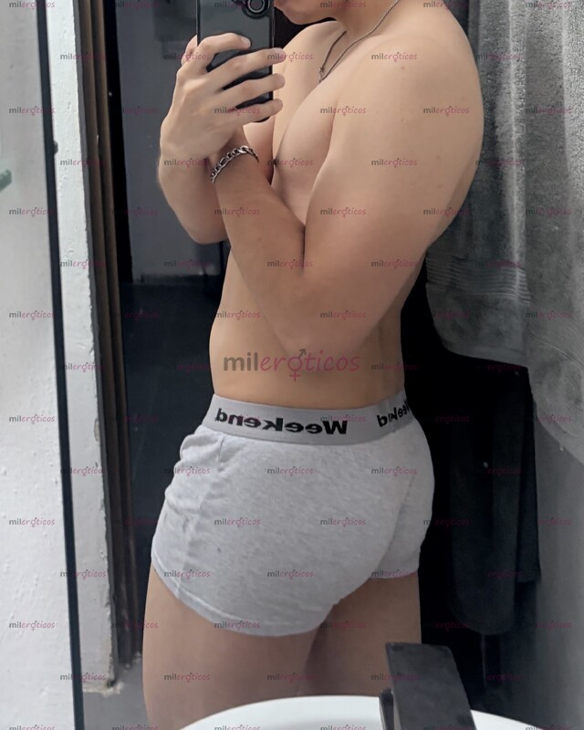 FOTOS DE JOVEN DISCRETO Y PASIVO, AMBIENTE RELAJADO.