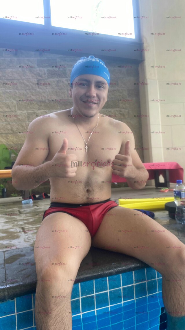 FOTOS DE JOVEN, GUAPO, EXPERTO, MASAJISTA LISTO PARA DISFRUTAR