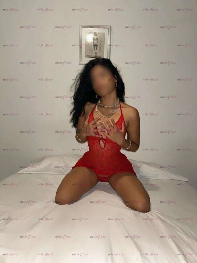 FOTOS DE ZOE TU PERRITA SUMISA, COMPLACIENTE DE VAGINA ESTRECHA.