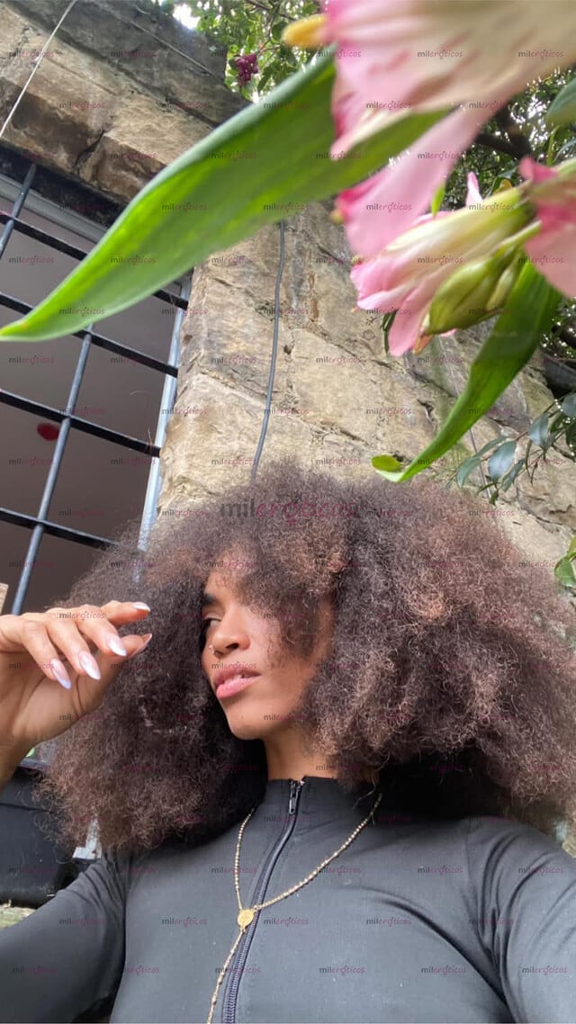 FOTOS DE SOY KANELA, HERMOSA CHICA AFRO CON GRANDES NALGAS