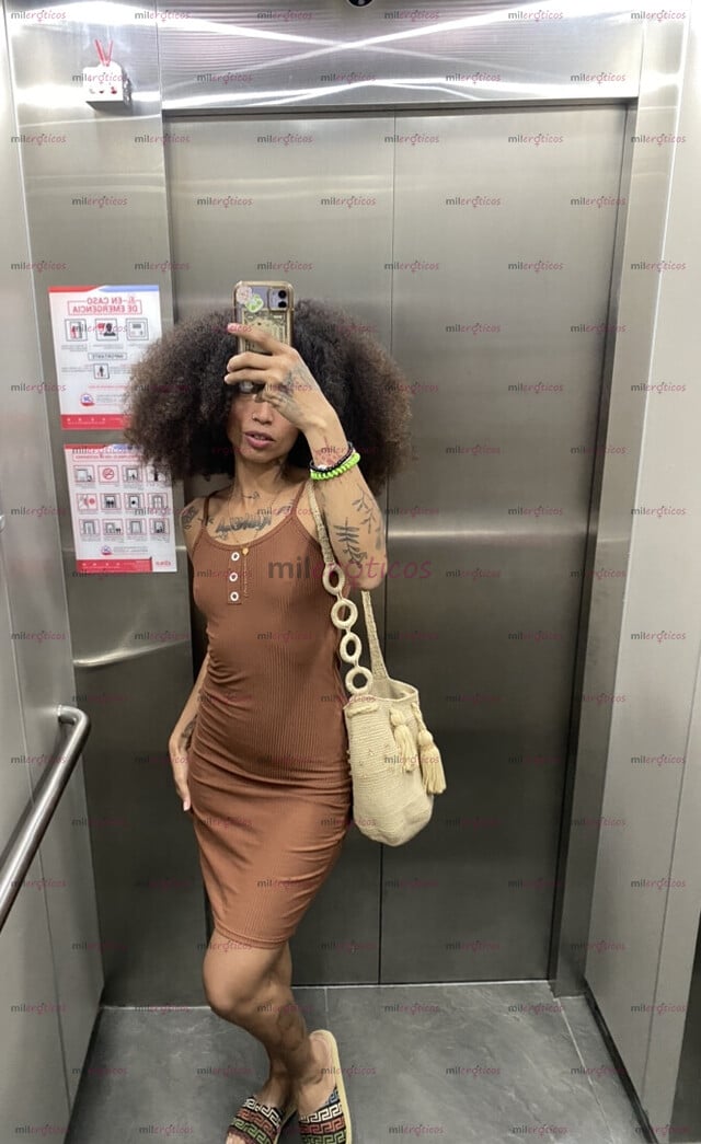 FOTOS DE SOY KANELA, HERMOSA CHICA AFRO CON GRANDES NALGAS