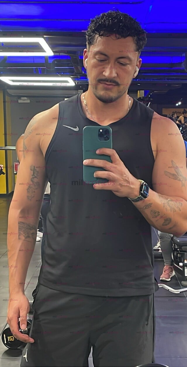 FOTOS DE ACTIVO, ALTO, MORBOSO CALIENTE, CON GANAS DE DILATARLE EL CULO A PUNTA DE LENGUA