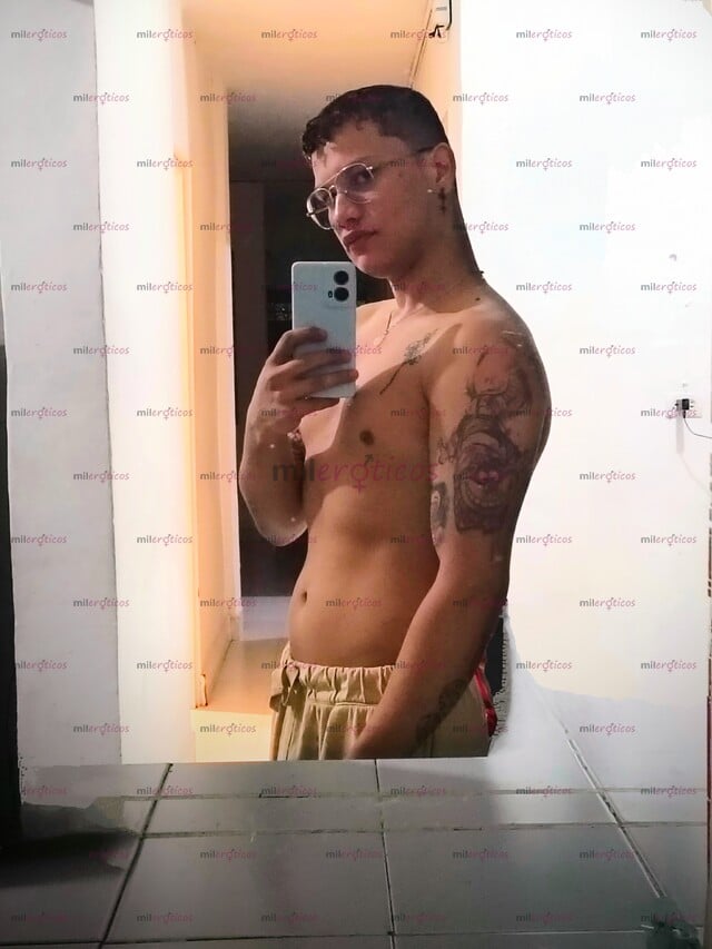 FOTOS DE VALENTÍN, CHICO JOVEN DISPUESTO A COMPLACER TUS FANTASÍAS