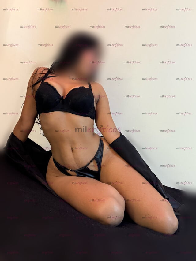FOTOS DE CHICA HERMOSA MUY SENSUAL CON GANAS DE DIVERTIRME Y LLENARTE DE PLACER