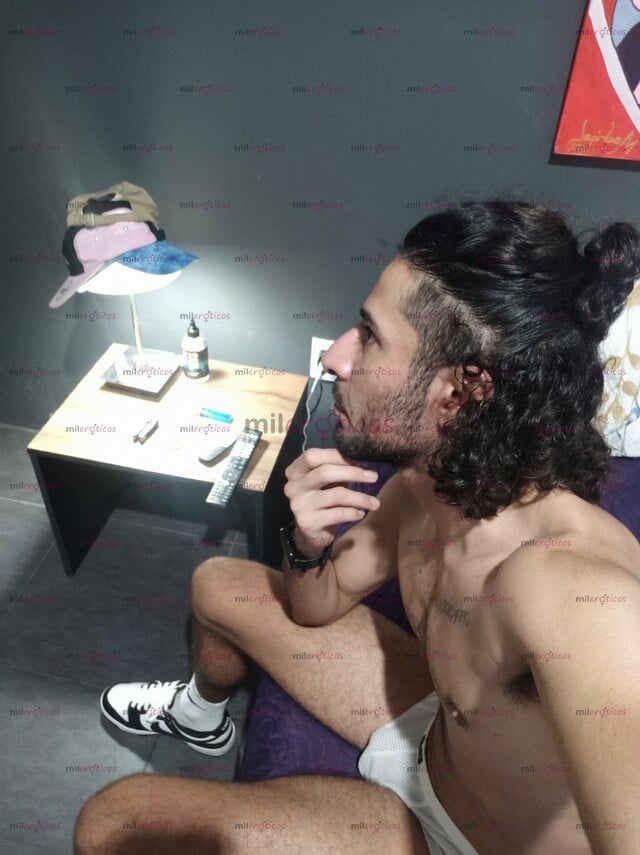 FOTOS DE BISEX ACTIVO EXPLORANDO CONTIGO MÁS MI SEXUALIDAD...
