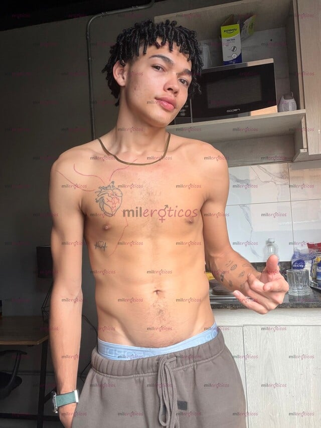 FOTOS DE CHICO DE PASO EN LA CIUDAD TOTALMENTE VERSÁTIL MENTE ABIERTA DISPONIBLE